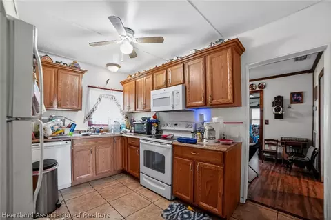 Kitchen - 560 N Palm Ave, Frostproof, FL 33843 photo 1 of 4