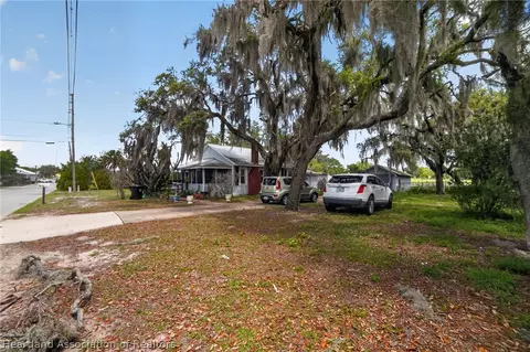 Exterior - 560 N Palm Ave, Frostproof, FL 33843 photo 2 of 14