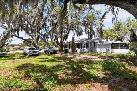 Exterior - 560 N Palm Ave, Frostproof, FL 33843 photo 3 of 14