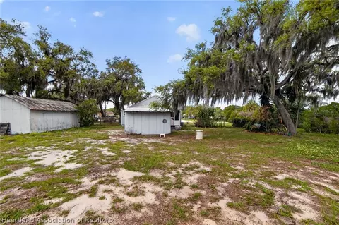 Exterior - 560 N Palm Ave, Frostproof, FL 33843 photo 11 of 14