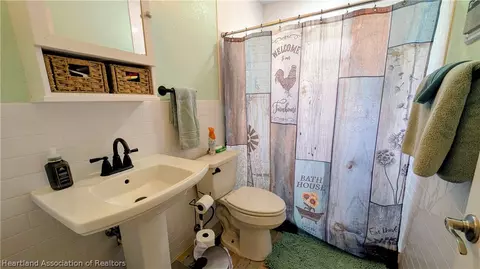Bath - 6218 Apple Rd, Sebring, FL 33875 photo 4 of 5