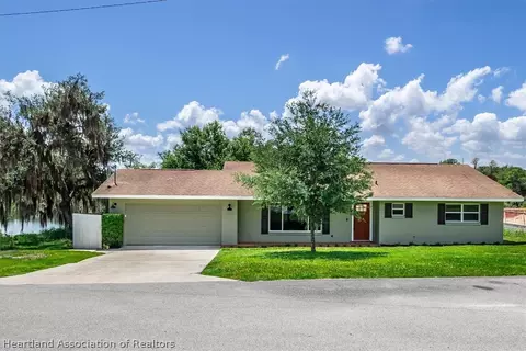 741 Lake Blue Dr, Lake Placid, FL 33852