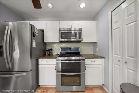 Kitchen - 131 Tortoise Rd, Sebring, FL 33876 photo 3 of 4