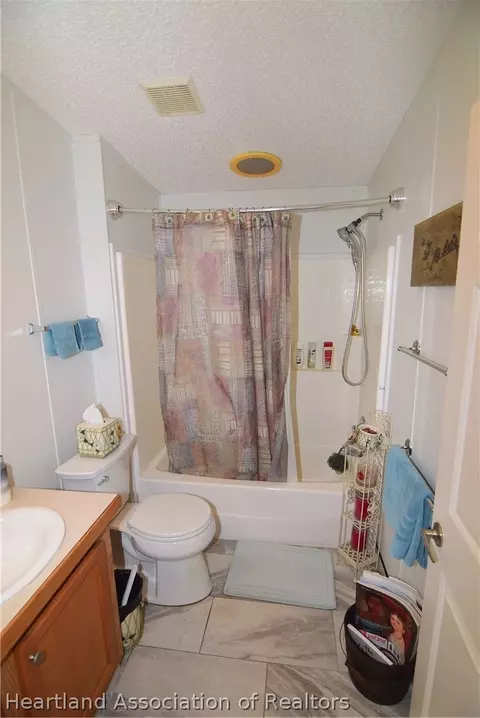 Bath - 3124 White Oak Rd, Lorida, FL 33857 photo 4 of 4