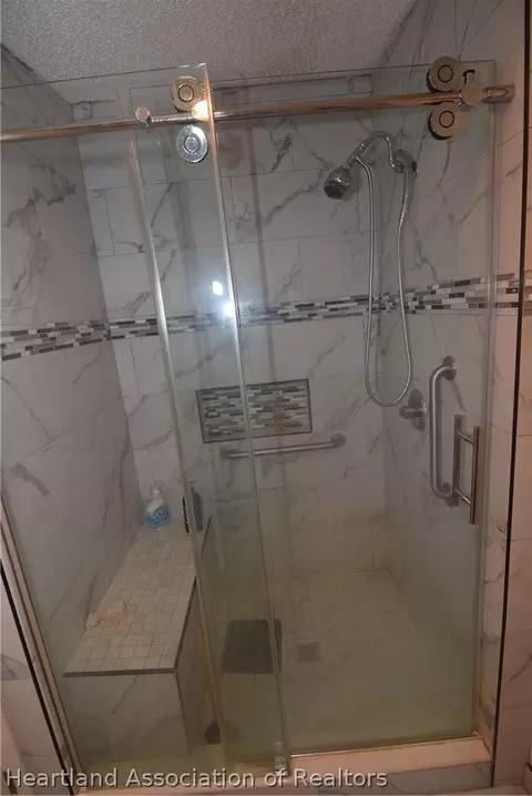 Bath - 3124 White Oak Rd, Lorida, FL 33857 photo 3 of 4