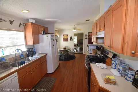 Kitchen - 3124 White Oak Rd, Lorida, FL 33857 photo 2 of 3