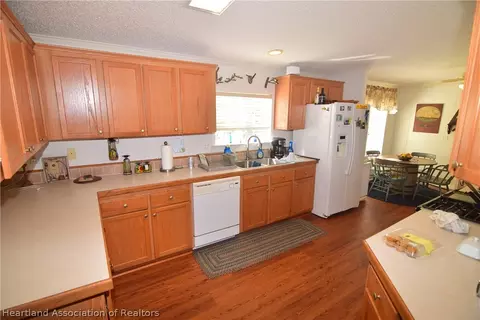 Kitchen - 3124 White Oak Rd, Lorida, FL 33857 photo 3 of 3