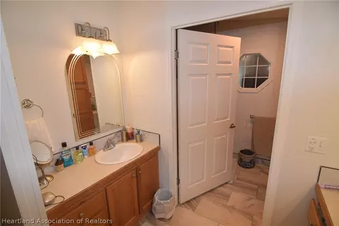 Bath - 3124 White Oak Rd, Lorida, FL 33857 photo 2 of 4