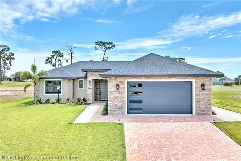 4456 Toussaint Dr, Avon Park, FL 33825