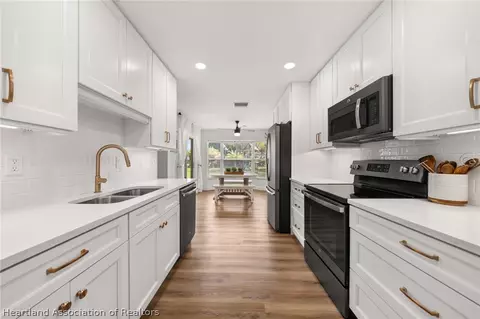 Kitchen - 4125 Duffer Loop, Sebring, FL 33872 photo 1 of 3