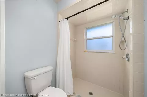 Bath - 4125 Duffer Loop, Sebring, FL 33872 photo 2 of 3