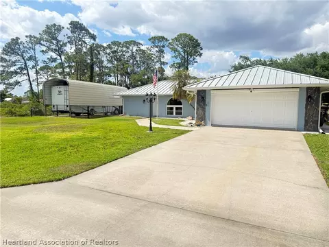 3019 Jacaranda Ave, Lake Placid, FL 33852