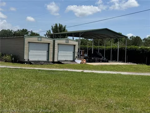 Exterior - 607 State Road Hwy W, Frostproof, FL 33843 photo 4 of 5