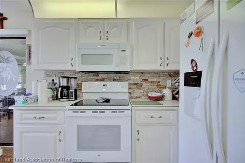 Kitchen - 1109 Hammock Rd, Sebring, FL 33870 photo 5 of 5