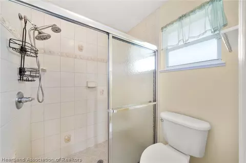 Bath - 5445 Angelo Cir, Sebring, FL 33872 photo 2 of 5