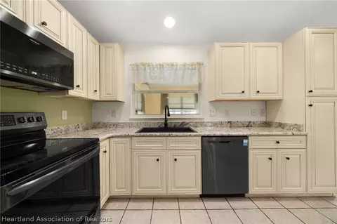 Kitchen - 5445 Angelo Cir, Sebring, FL 33872 photo 2 of 4