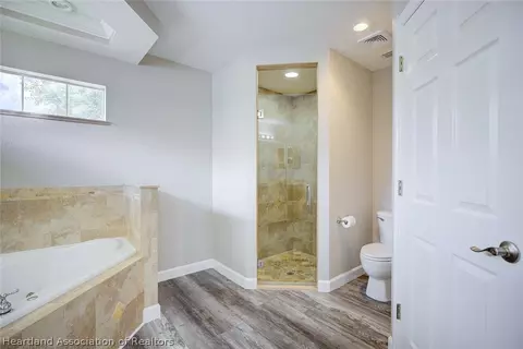 Bath - 405 Mac Ln, Sebring, FL 33875 photo 2 of 4