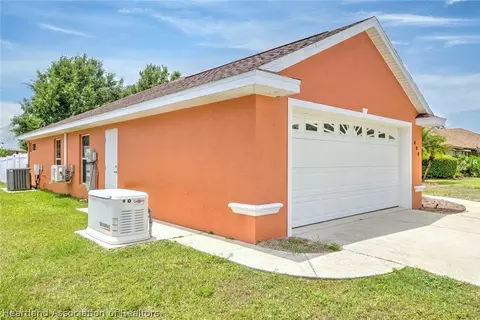 Exterior - 405 Mac Ln, Sebring, FL 33875 photo 6 of 8