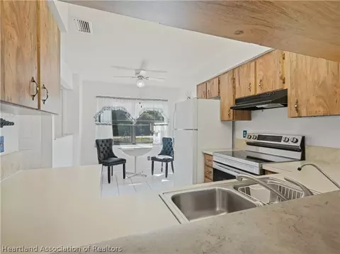 Kitchen - 4040 Dunn Ave, Sebring, FL 33875 photo 2 of 3