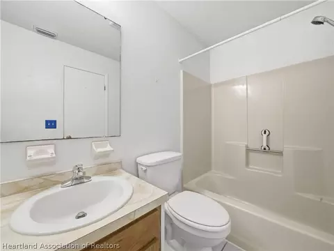Bath - 4040 Dunn Ave, Sebring, FL 33875 photo 3 of 4