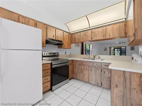 Kitchen - 4040 Dunn Ave, Sebring, FL 33875 photo 1 of 3