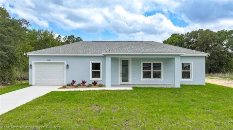 225 Silver Ave, Lake Placid, FL 33852