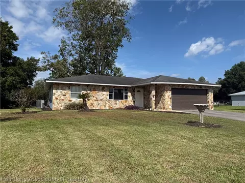 208 Blossom Dr, Sebring, FL 33876