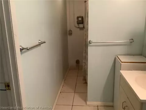 Bath - 1123 Forest Rd, Sebring, FL 33872 photo 3 of 4