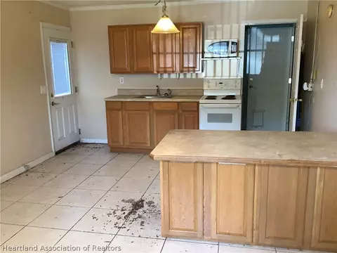 Kitchen - 1123 Forest Rd, Sebring, FL 33872 photo 2 of 2