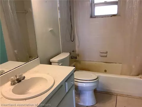 Bath - 1123 Forest Rd, Sebring, FL 33872 photo 2 of 4