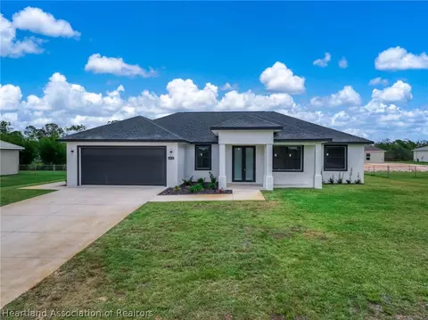 Exterior - 4975 San Ignacio Dr, Sebring, FL 33872 photo 3 of 5