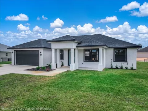4975 San Ignacio Dr, Sebring, FL 33872