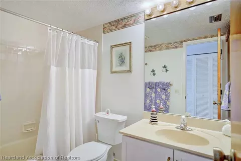 Bath - 4989 Casablanca Circle J1, Sebring, FL 33870 photo 3 of 4