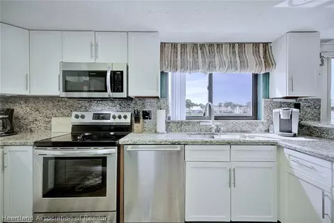 Kitchen - 4989 Casablanca Circle J1, Sebring, FL 33870 photo 4 of 5