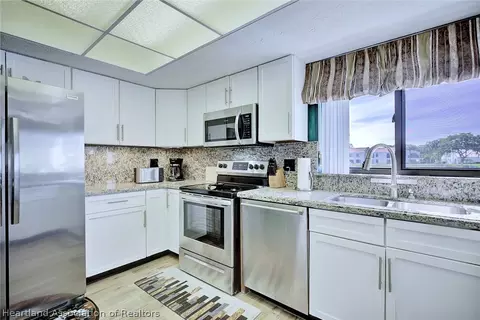 Kitchen - 4989 Casablanca Circle J1, Sebring, FL 33870 photo 2 of 5