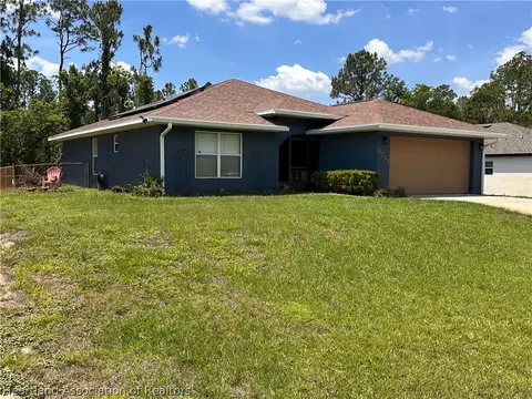 Exterior - 8737 Capilla St, Sebring, FL 33872 photo 9 of 10