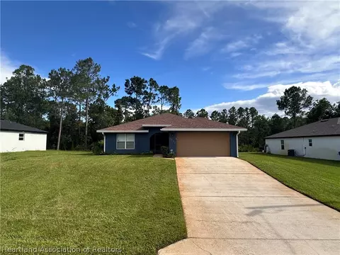 Exterior - 8737 Capilla St, Sebring, FL 33872 photo 2 of 11