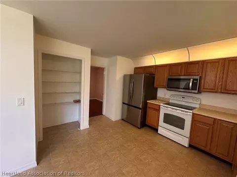 Kitchen - 8737 Capilla St, Sebring, FL 33872 photo 4 of 5