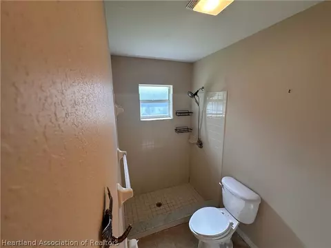 Bath - 8737 Capilla St, Sebring, FL 33872 photo 3 of 4