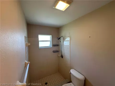 Bath - 8737 Capilla St, Sebring, FL 33872 photo 2 of 3