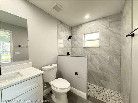 Bath - 623 Lemon Ave, Sebring, FL 33870 photo 2 of 2