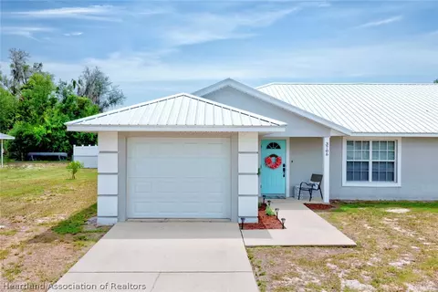 Exterior - 3706 Sarria Ave, Sebring, FL 33872 photo 2 of 5
