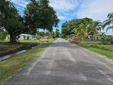 676 NE 28th Ave, Okeechobee, FL 34972 photo 4
