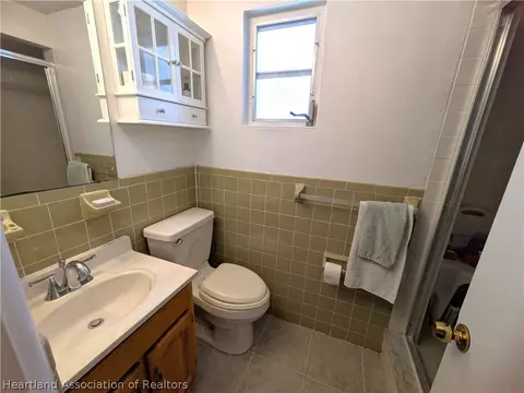 Bath - 2701 Brunns Rd, Sebring, FL 33872 photo 1 of 2