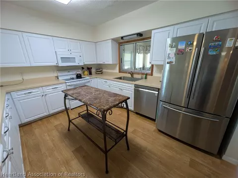 Kitchen - 2701 Brunns Rd, Sebring, FL 33872 photo 3 of 4