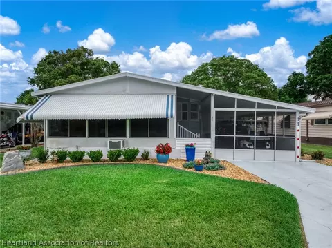 17 Venetian Pkwy, Lake Placid, FL 33852