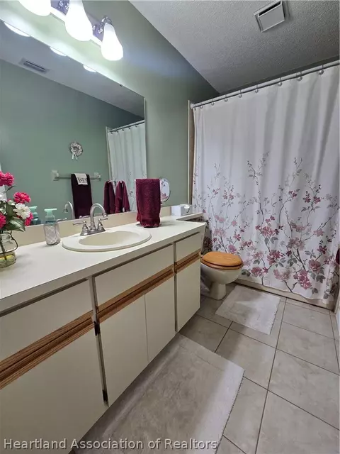Bath - 1200 Advantage Ave, Sebring, FL 33872 photo 3 of 3