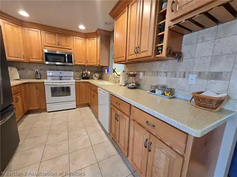 Kitchen - 1200 Advantage Ave, Sebring, FL 33872 photo 3 of 7