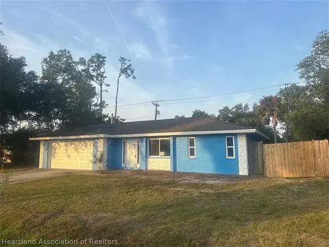 2611 Lakeshore Cir, Port Charlotte, FL 33952