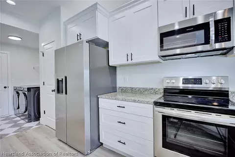 Kitchen - 111 Vale Ct, Sebring, FL 33876 photo 5 of 6